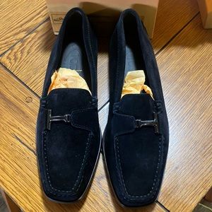 Tod’s driving mocasín , black suede, size 9. Never worn.